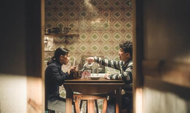 《阿波罗男孩》由巫建和（右）和陈妤（左）搭檔。（高雄电影节提供）