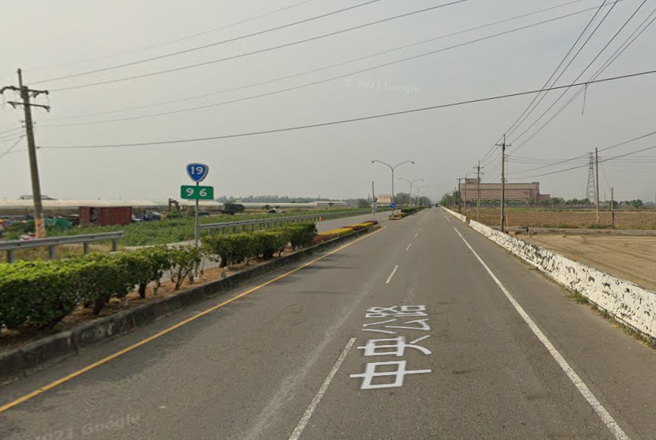 惊悚车祸！嘉义骑士高速撞护栏 颈部遭割断喷血惨死。(翻摄自google map)