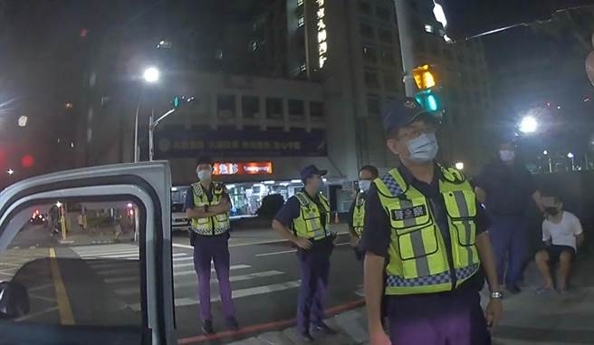 2条通通缉男谎报假身分，全案依法解送归案。（翻摄照片／高雄洪靖宜传真）