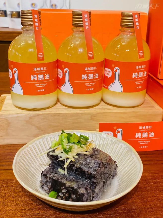 除了供應套餐、鵝肉切盤，也能加點手工鵝米血等小品、購買純鵝油製品。（圖/ 行遍天下）