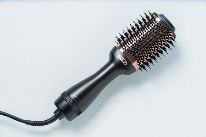 TYMO VOLUMIZER负离子热风梳，定价2280元。（石智中摄）