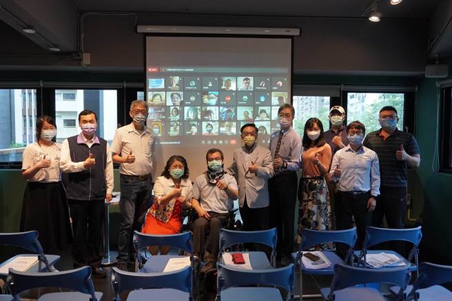 台灣師範大學111學年度成立的成癮防制碩士在職學位學程，是全國首間以成癮預防、評估與治療為研究主軸的教學單位，已在9月正式開學。(台師大提供／李侑珊台北傳真)