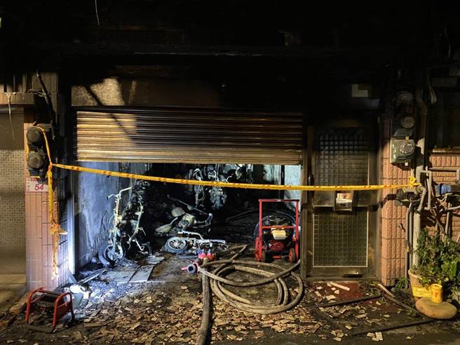 桃园市中坜区一栋出租套房住宅昨夜发生火警事故，在中秋连假首日惨酿母子双亡悲剧。（蔡明亘摄）