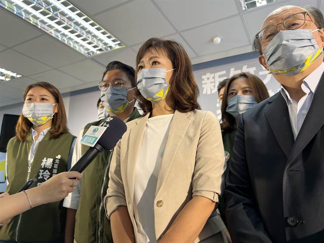 民眾党主席柯文哲10日下午也将到香山为高虹安造势，民进党新竹市长参选人沈慧虹（中）则说，是观光客带观光客走马看花，相信香山的乡亲心中自然有一把尺。（王惠慧摄）