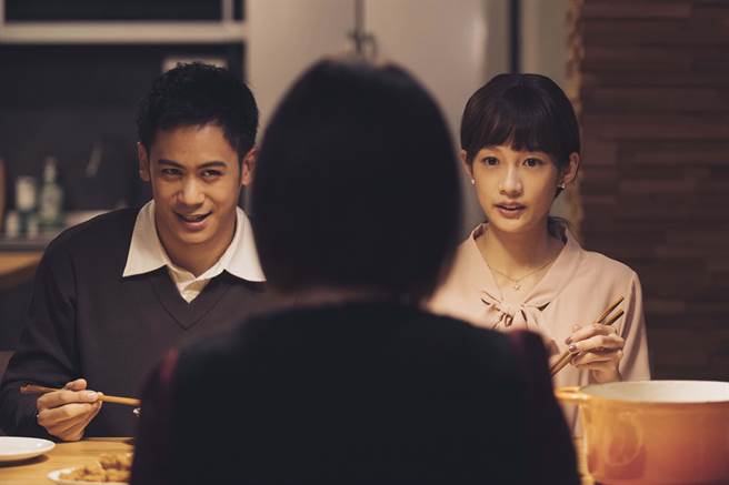 《恭請光臨曾賈府喜事》由導演何潤東執導，簡嫚書、李淳主演。（公視提供）