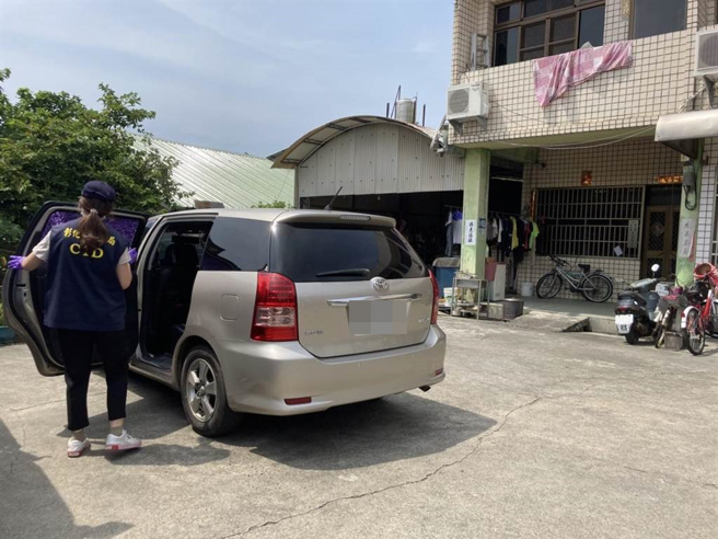 民进党彰化县溪州乡长参选人杨金源住所遭连开7发BB弹，因选举期间相较敏感，引发地方热议。(民眾提供／吴建辉彰化传真)