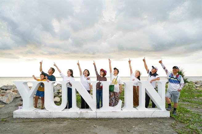 日据时代就已存在的云林县四湖乡三条崙海水浴场，沉寂10多年，云林县府这4年来投入观光资源，重新擦亮它的招牌。（云林县府文观处提供）