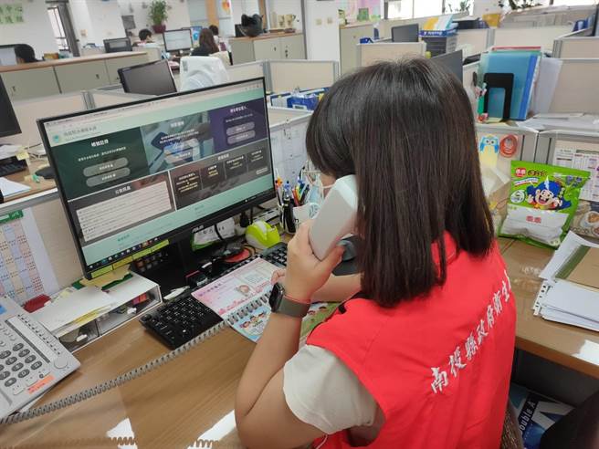 南投县卫生局长陈南松表示，今年度已关怀服务自杀高风险个案约5百余人，仍持续宣导服务中。（南投县政府提供／张妍溱南投传真）