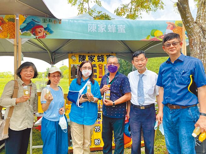 中秋连假开跑，林务局屏东林管处携手屏科大在举办「林后四林里山市集」，传达友善环境经营的里山生活理念。（屏东林管处提供／谢佳潾屏东传真）