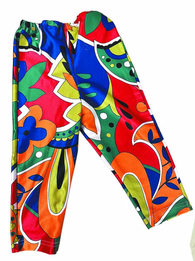 小花褲是林媽媽當年一針一線縫製的。（林青霞提供）