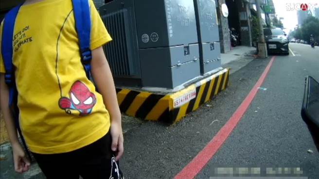 吳姓男童獨自走出校園，天真的想自己走回家。（台中市警察局第二分局提供／馮惠宜台中傳真）