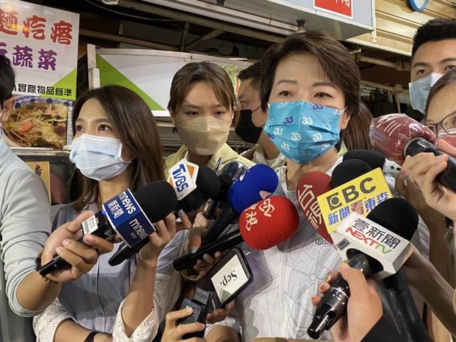 无党籍台北市长参选人黄珊珊今天回呛，基隆捷运目前不到基隆，大家都很有意见，「它又不是太阳饼！」（杨亚璇摄）