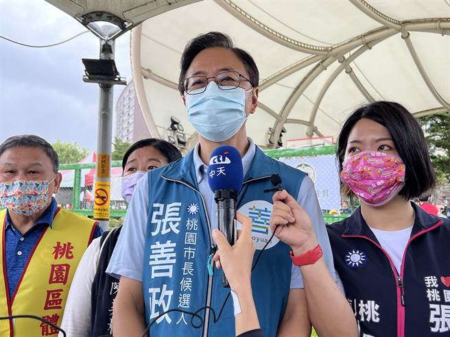 张善政今参加桃园区篮球社区联谊赛。(蔡依珍摄)