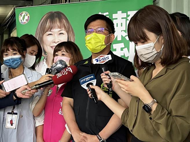 民进党新北市长参选人林佳龙10日接受电视节目专访时，预估他与新北市长侯友宜的选战最后输赢在10万票，他今日受访时再详细说明3项原因。（李奇叡摄）