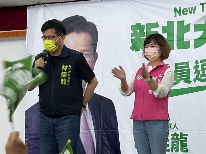 民進黨新北市長參選人林佳龍今天上午前往五股區，參與議員賴秋媚辦理的「新北大翻新，議員逗陣拚」系列座談會。（李奇叡攝）