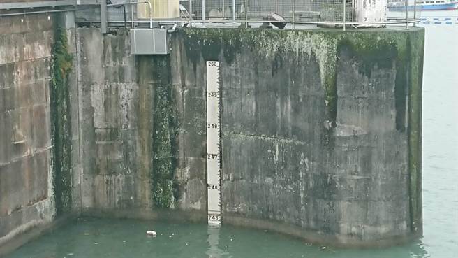 因应梅花颱风接近石门水库调节性放水预降水位。(北水局提供／吕筱蝉桃园传真)