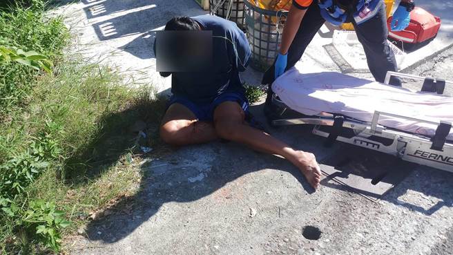 學甲分局宅港派出所日前闖入雙刀男，遭警開13槍中6槍倒地。（讀者提供／程炳璋台南傳真）