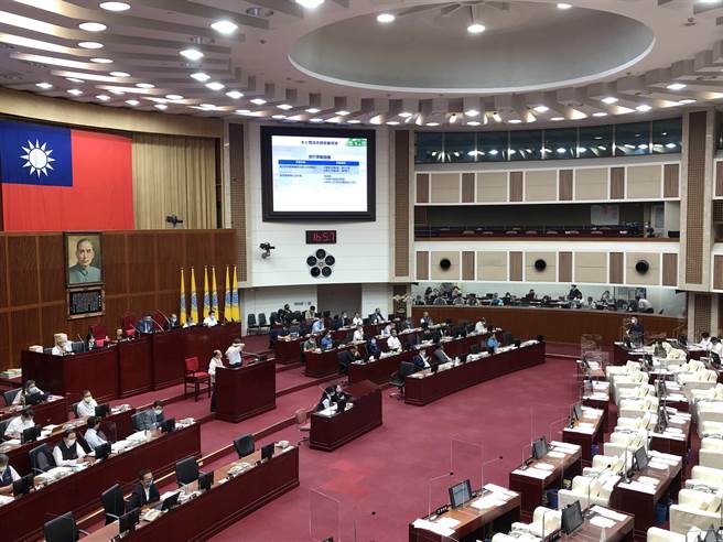 台北市议员梁文杰发现，北市一个派出所平均配备3只电击枪，恐不够巡逻使用。图为台北市议会。（张芷瑜摄）