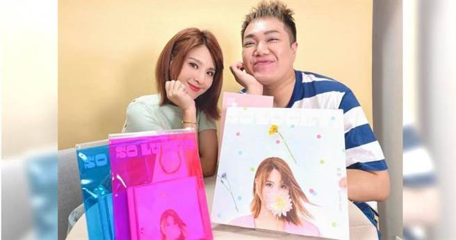 郭静为宣传新EP与个人演唱会，接受好友关韶文访问。乐关工作室提供