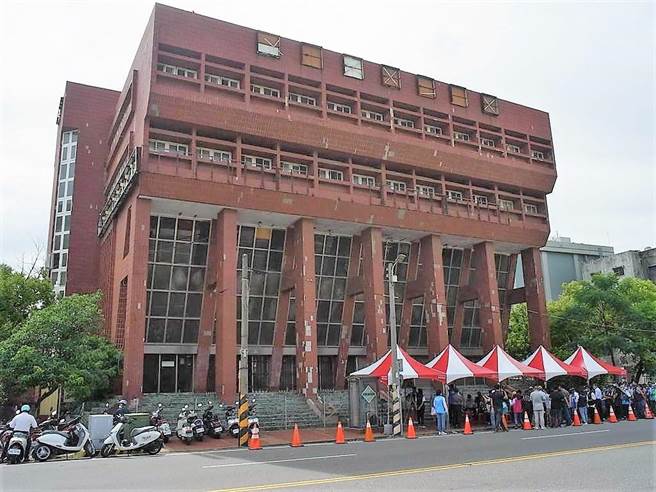 位于台19线旁的北港旧台汽客运站原是北港镇门面，但已閒置25年，缺乏管理成为地方死角，2012年国有财产局主动向县府团队提出合作共同开发，张丽善2018年上任后列为重大县政建设计画。（本报资料照片）