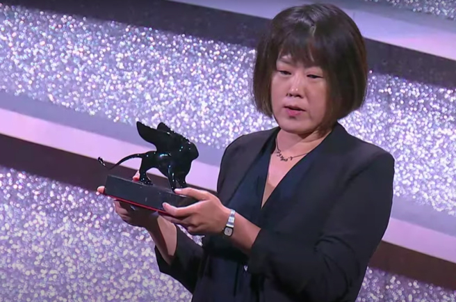 台湾导演陈芯宜VR新作《无法离开的人》勇夺威尼斯影展沉浸式内容竞赛单元最佳VR影片。（撷自Youtube）