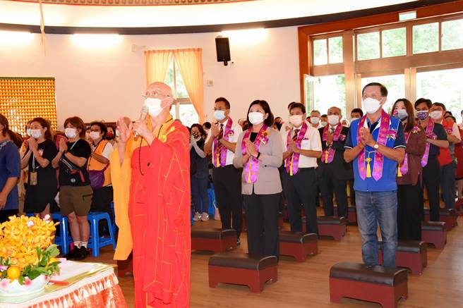 南投县集集镇国寺地处偏僻，县府投入经费进行联外道路改善，11日举行镇国巷通车仪式。（陈淑娥摄）