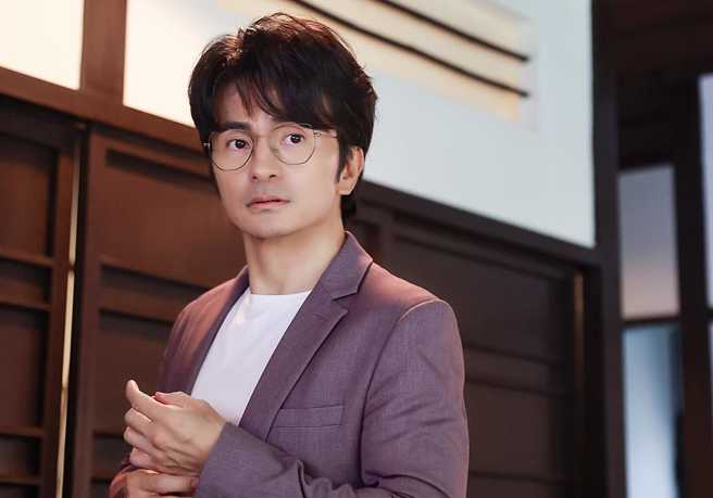 日前桃园荣家传出举办睽违2年的中秋晚会，表演的女舞者动作太过火辣引起热议，连艺人唐从圣都发表看法。(图/唐从圣 脸书)