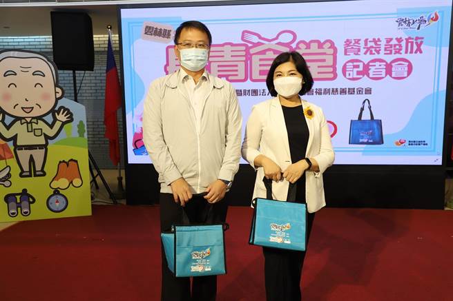 台塑企業暨王詹樣基金會捐贈餐袋，嘉惠雲林縣長青食堂用餐長輩。（雲林縣政府提供／張朝欣雲林傳真）