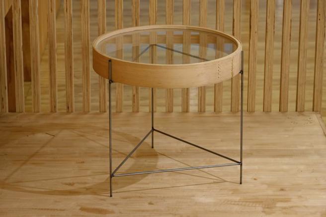 日本建筑职人大野宏学习制作小笼包蒸笼的传统技艺，并将蒸笼改造为灯具与家饰，现于新富町文化市场「来自未来市场的『舶来品』」展览展出。（图/ 中央社）