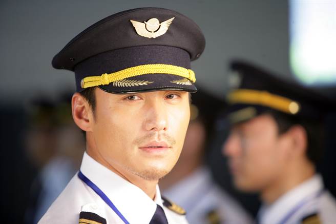 胡兵在《空姐日記》飾演帥氣陽光機師。（LiTV、胡兵工作室提供）