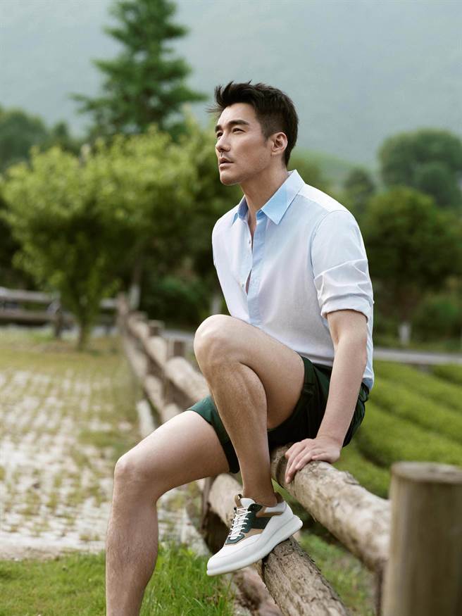 胡兵是男模也是演員，被讚帥如大衛雕像。（LiTV、胡兵工作室提供）