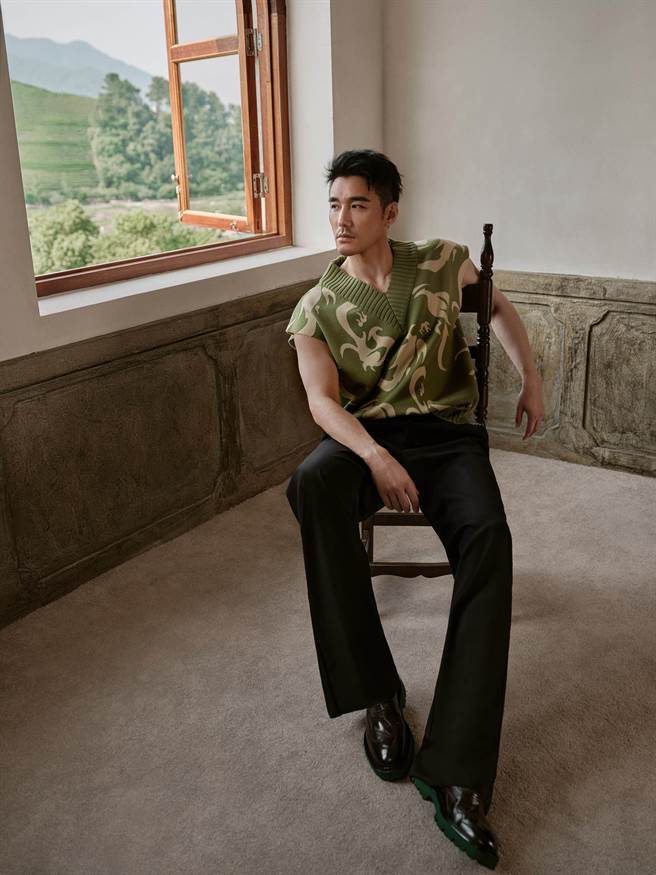 胡兵是男模也是演員，被讚帥如大衛雕像。（LiTV、胡兵工作室提供）