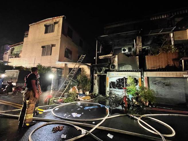 台南市永康區復國一路晚間傳出民宅火警，不幸釀祖孫3死的悲劇。(讀者提供／曹婷婷台南傳真)