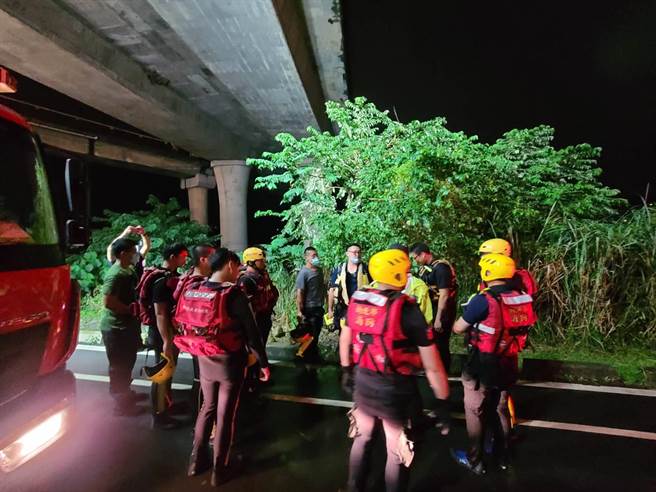 消防单位派员至现场巡视后，尚未发现失踪的陈男，后续将持续进行搜查。（消防提供／李奇叡新北传真）