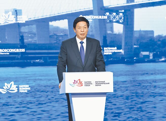 中國全國人大常委會委員長栗戰書出席第七屆東方經濟論壇全會並致辭。（新華社）