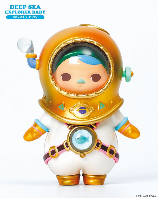 PUCKY畢奇深海探險員，單筆消費滿999元即可購買，售價850元，將於9月12至15日發售，每日限量50隻。（POP MART提供）