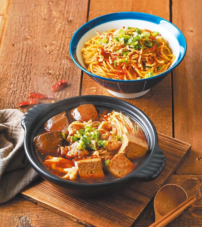 「巧福PLUS」主打三商巧福升级版概念，採自助点餐机结帐，近期品牌推新汤煲组合，包含「鸭血豆腐煲」搭特色燃麵（见图）。（巧福PLUS提供）