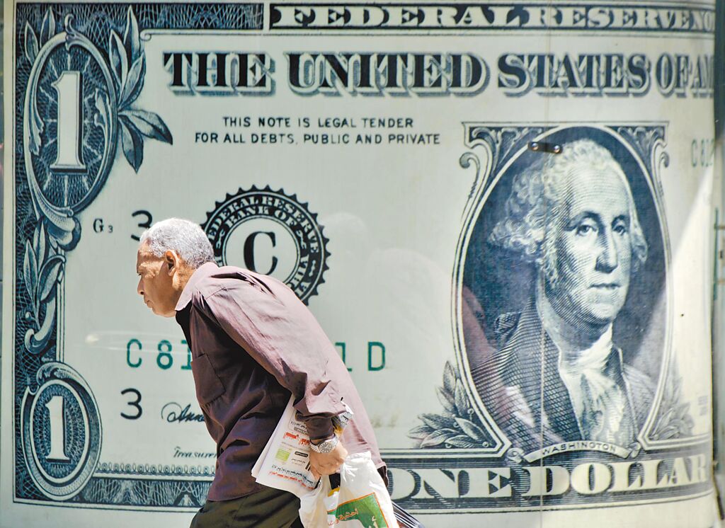 根據星展集團的最新預測，聯邦公開市場委員會在9月21日將第3次升息75個基點至3.25％，聯邦基金利率今年將升至4％高點，美元指數在今年第4季才會見頂，至少要到明年才有走弱的機會。（美聯社）