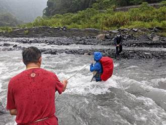 梅花颱風來襲栖溪暴漲  警助10山友涉險脫困