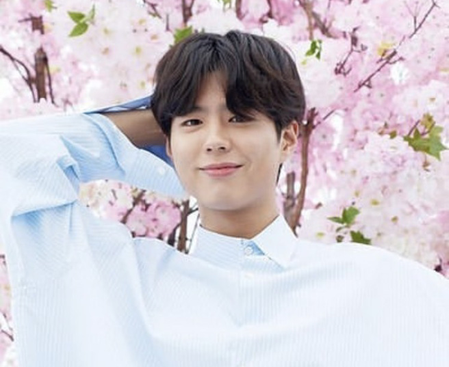 有粉絲在「大地教會」巧遇朴寶劍，據傳已經離開原先有爭議的教會。(圖/朴寶劍 IG)