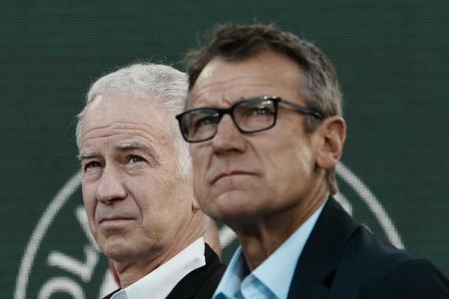 瑞典前职业男网球王韦兰德（前）大讚阿卡瑞兹在美网表现成熟。（美联社资料照）