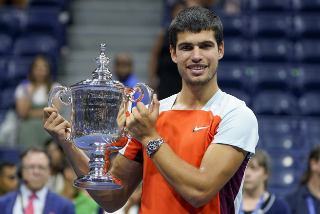 西班牙阿卡瑞兹首度拿下美网男单冠军，也将成为新任世界第1。（美联社）