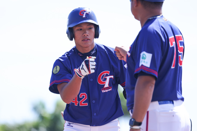 U18中華隊黃劼希面對澳洲單場敲雙安貢獻4打點。（中華棒協提供）