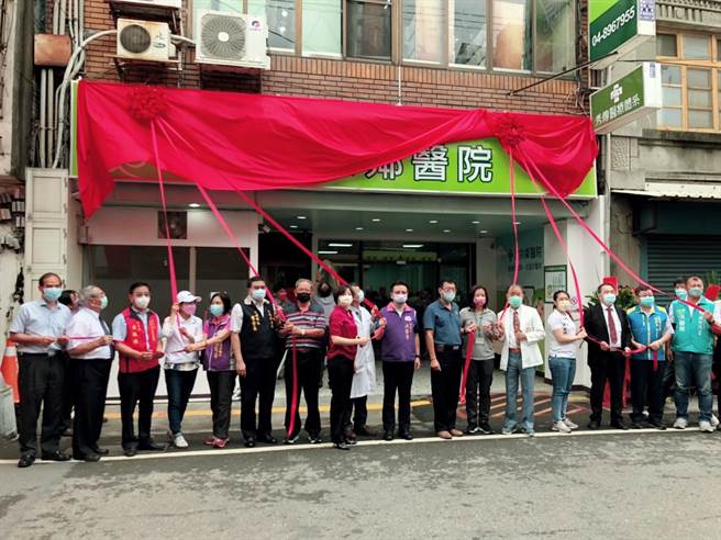 彰化秀傳醫院與彰化基督教醫院是彰化兩大醫療體系，雙方競爭激烈，先前彰基醫師爆出走，秀傳急接手，如今秀傳版圖擴大到二林地區，將接管二林老牌醫院「洪宗鄰醫院」。（秀傳提供／吳建輝彰化傳真）