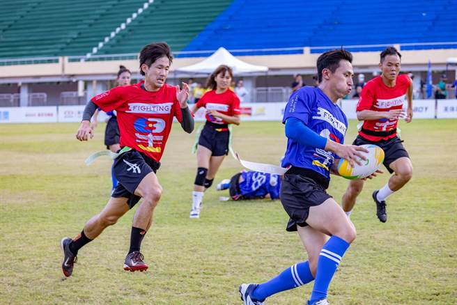 林家佑（右）在带式橄榄赛表现超狂。（三立提供）