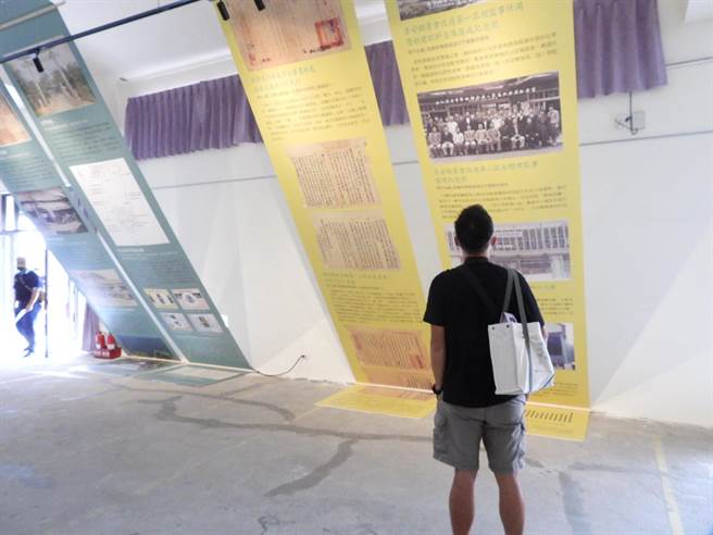 花莲县吉安乡农会庆祝百年，即起至10月10日在吉安乡好客艺术村办理「吉农100特展」，展示农会的大事纪。（罗亦晽摄）