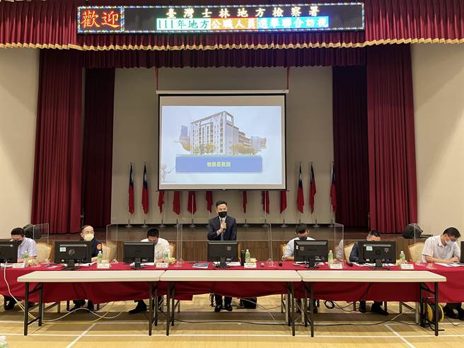 为端正选风及确保选举能公平、公正、公开，台湾士林地方检察署于今(12)日，由检察长缪卓然率同主任检察官王硕志、主任检察官曾扬岭与麾下检察官前往芦洲警分局进行联合访视。(芦洲警分局提供)