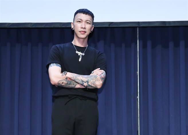 小春透露有送嬰兒座椅恭喜瘦子。（陳俊吉攝）