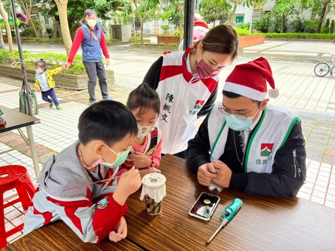 信义房屋长期深耕社区，例如南京店每逢节日都会将亲子DIY等活动带进社区，邀请居民同乐。（图/信义房屋提供）