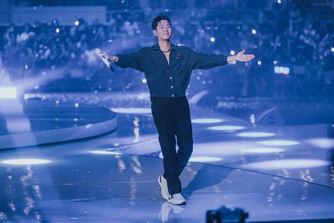 周兴哲日前到新加坡开唱。（星空飞腾提供）